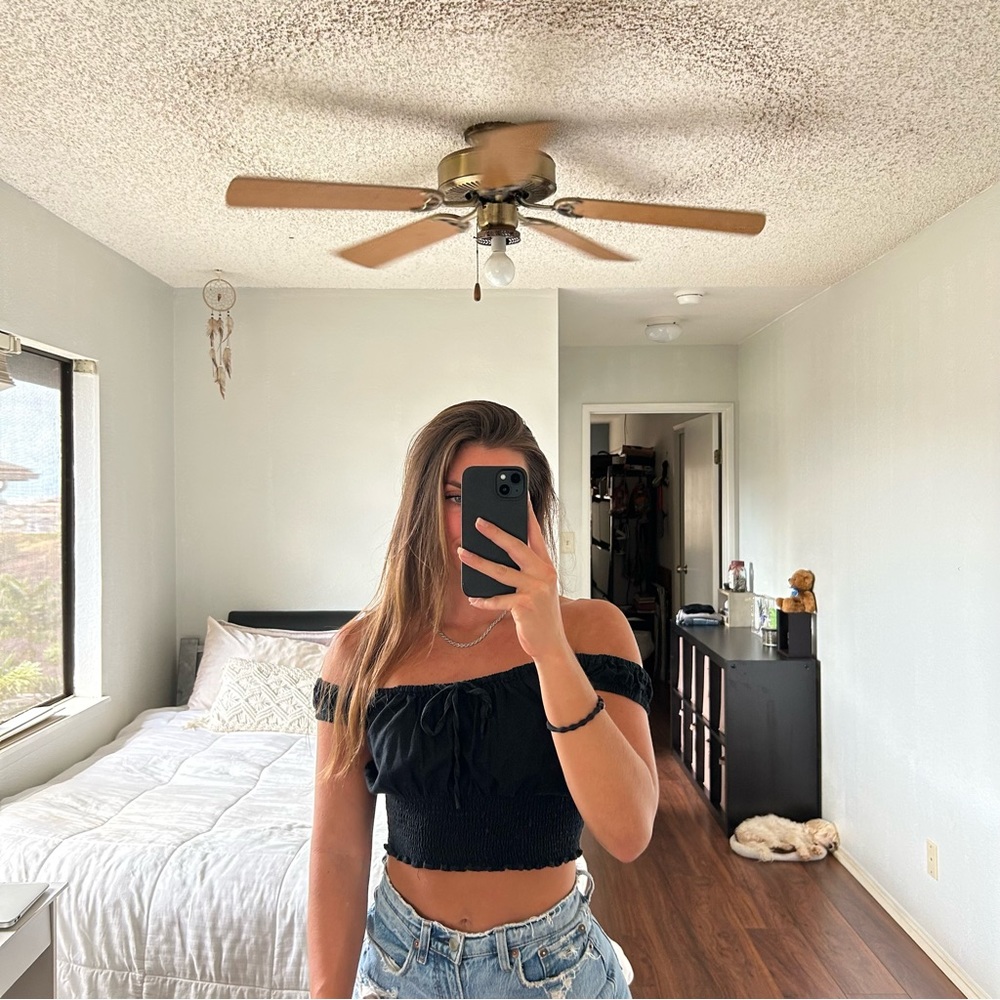 Brandy Melville Off-The-Shoulder Crop Top - Black